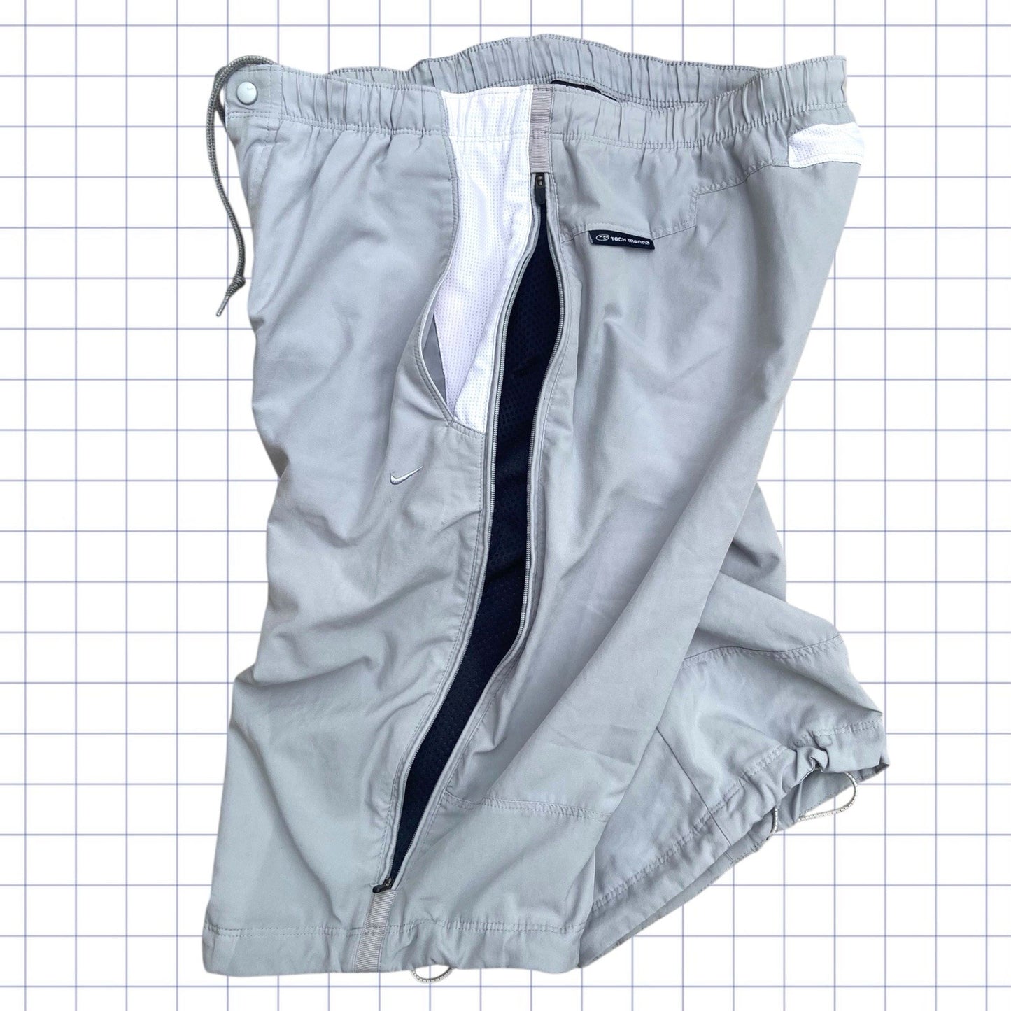 Early 2000s Technical Nike Shorts - 30-35W