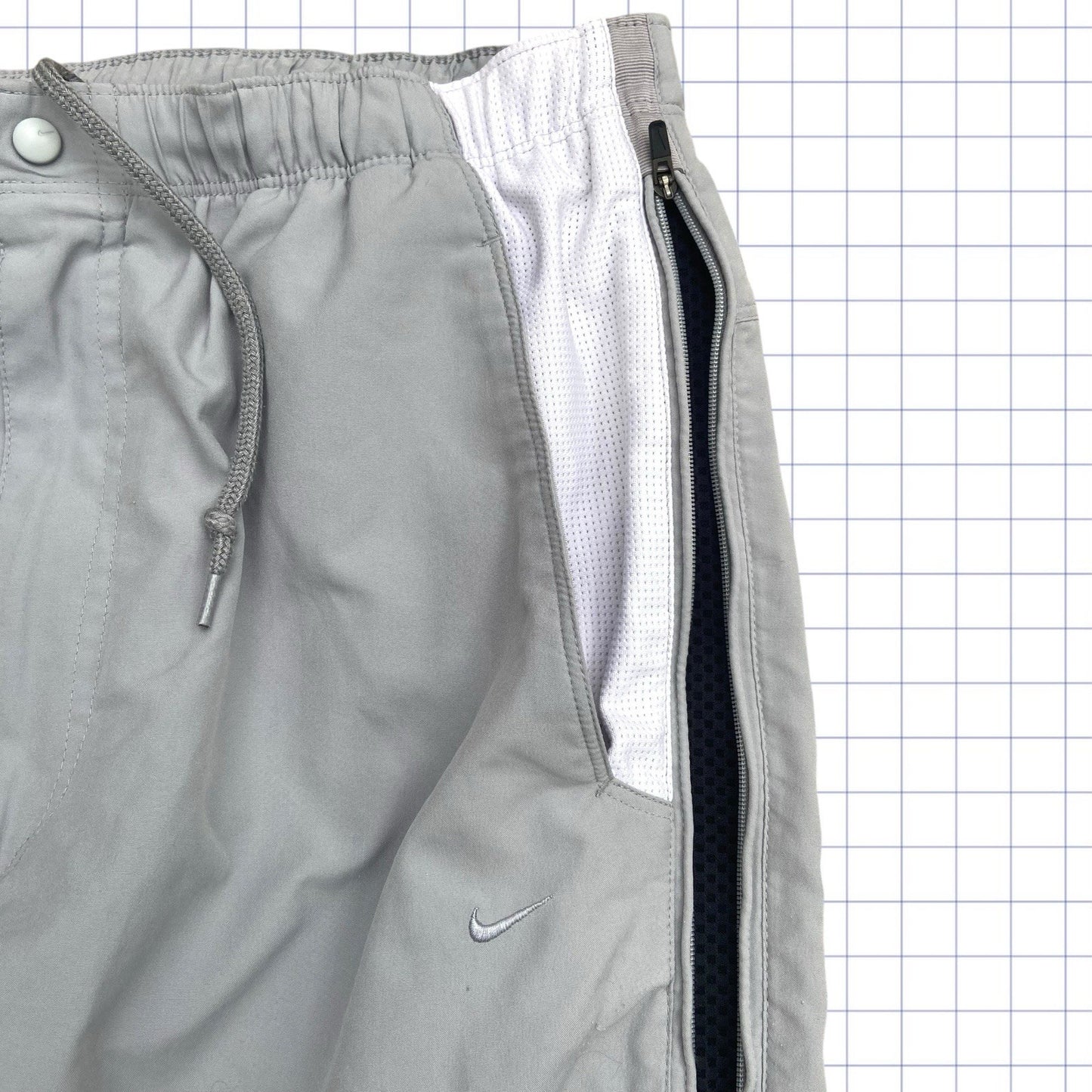Early 2000s Technical Nike Shorts - 30-35W
