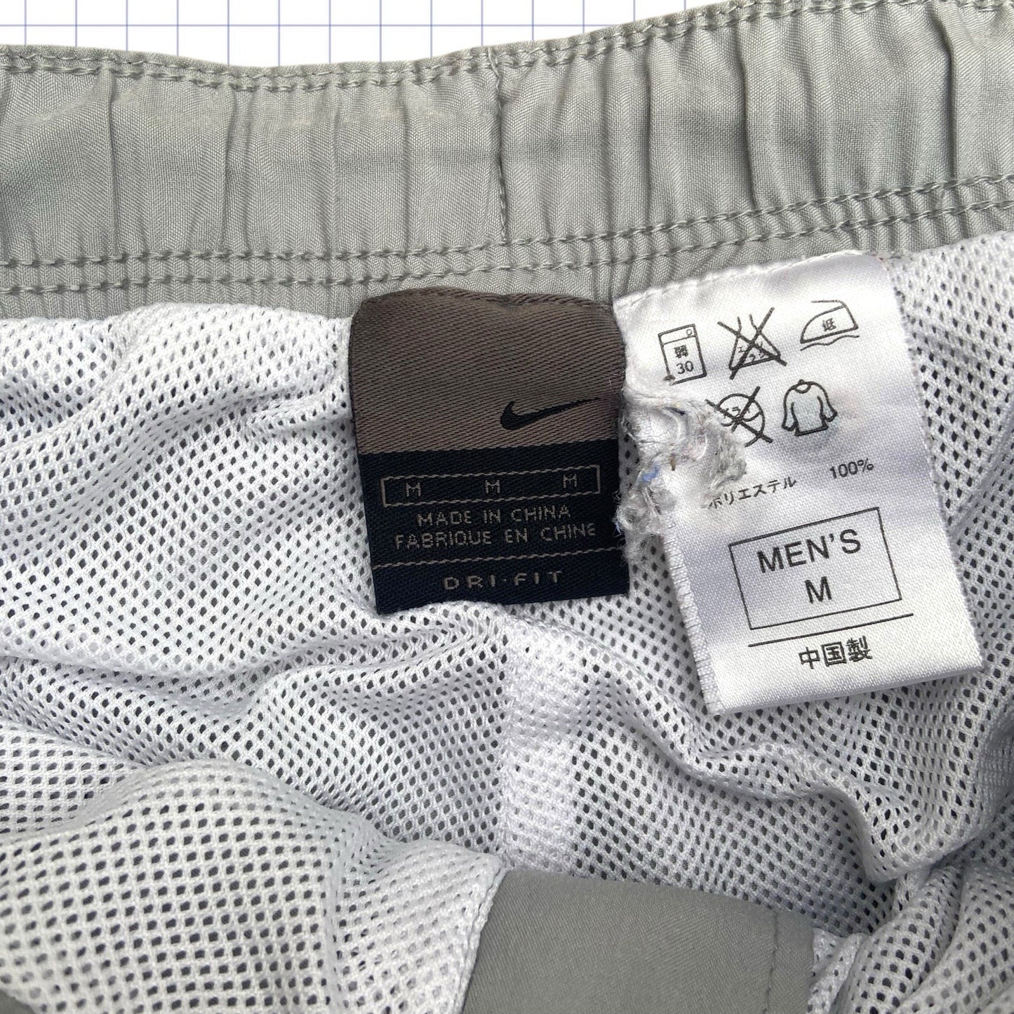 Early 2000s Technical Nike Shorts - 30-35W