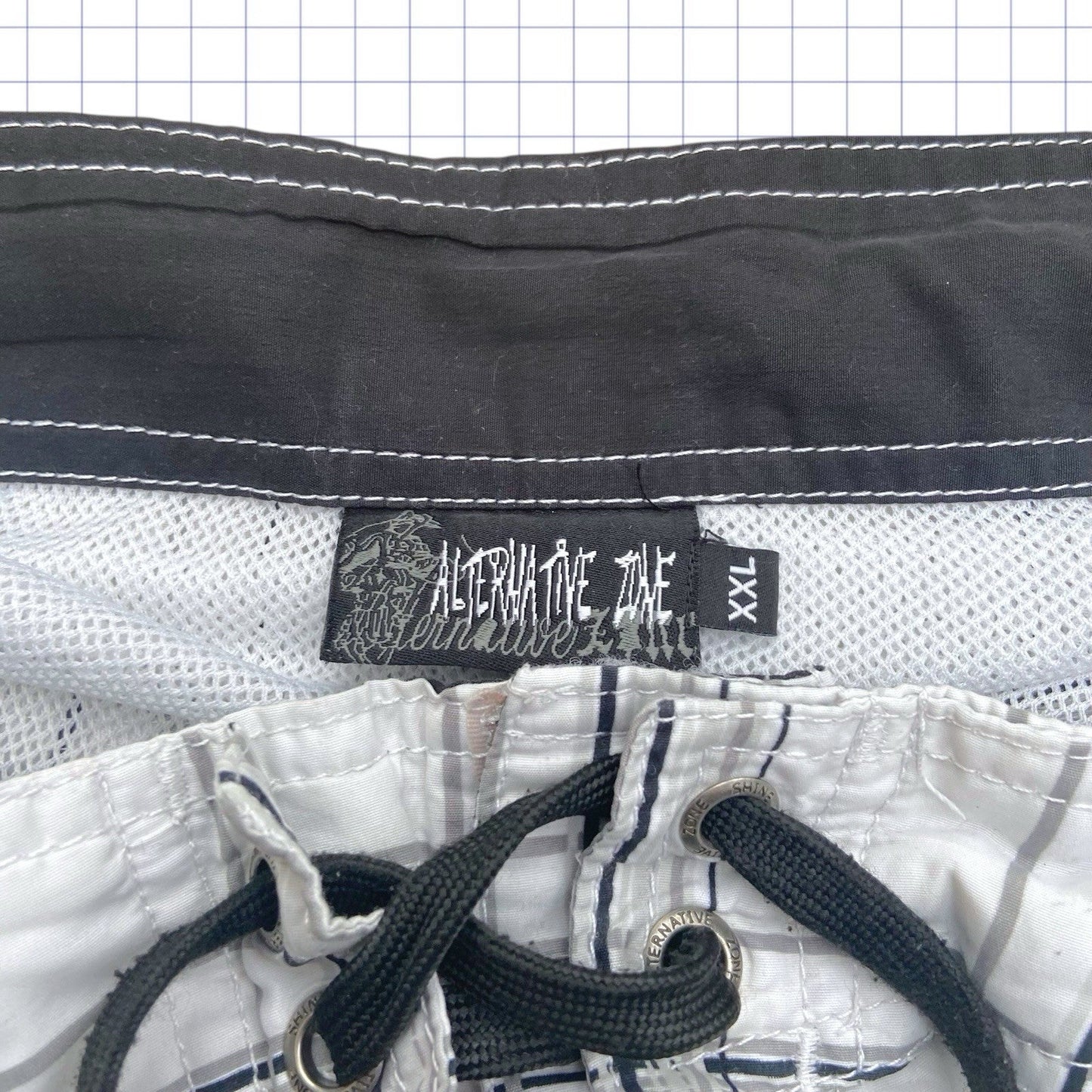 Vintage Quiksilver Style Gridded Board Shorts – 40W