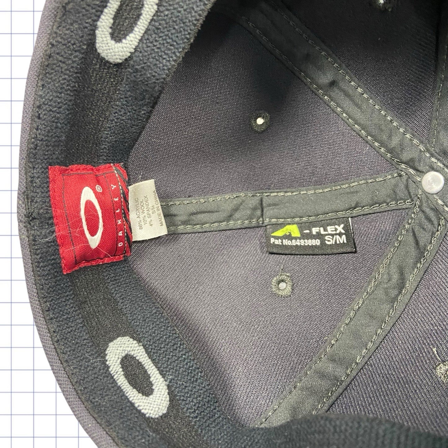 Vintage Oakley Metallic O Cap