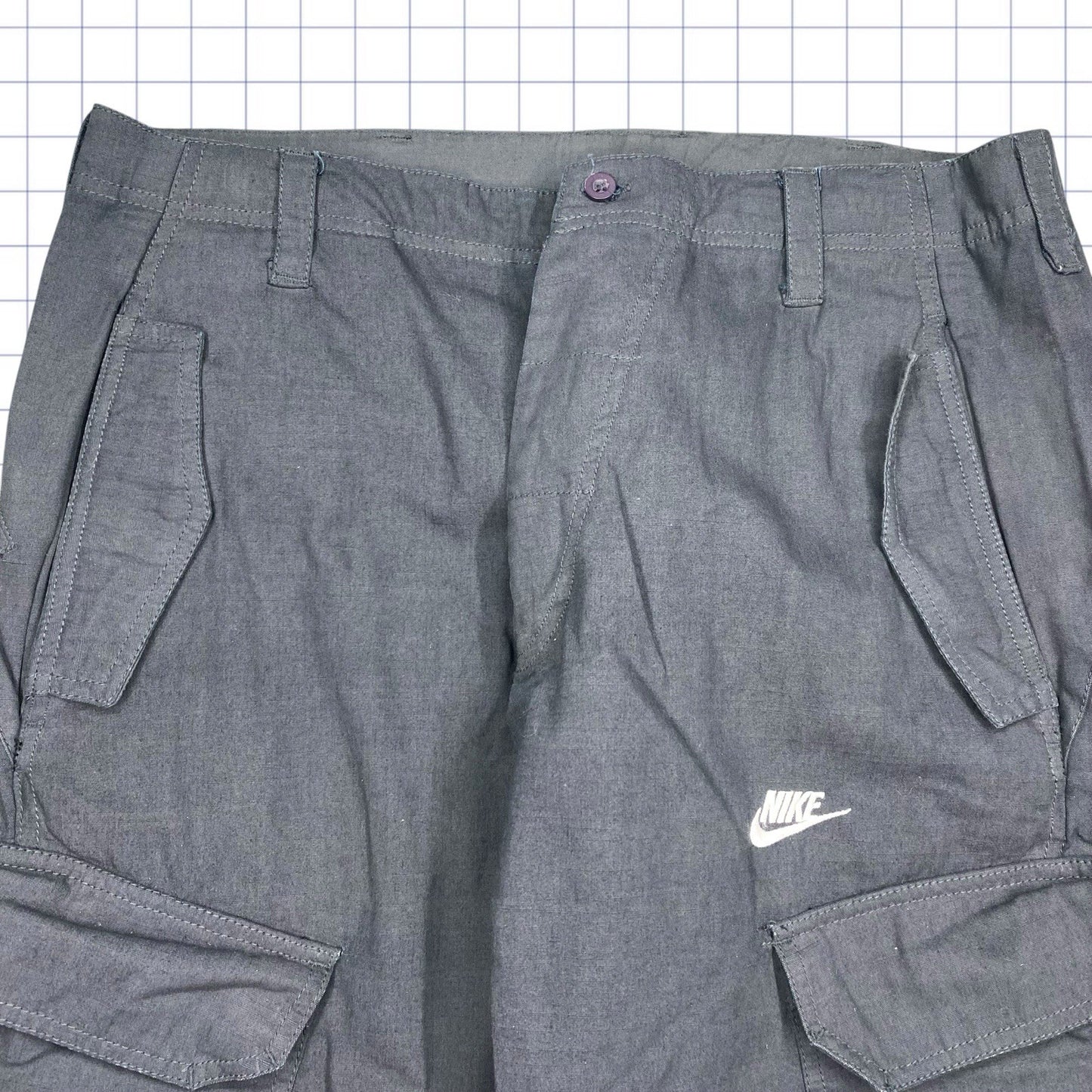 Early 2000s Nike 3/4th Shorts - 38W