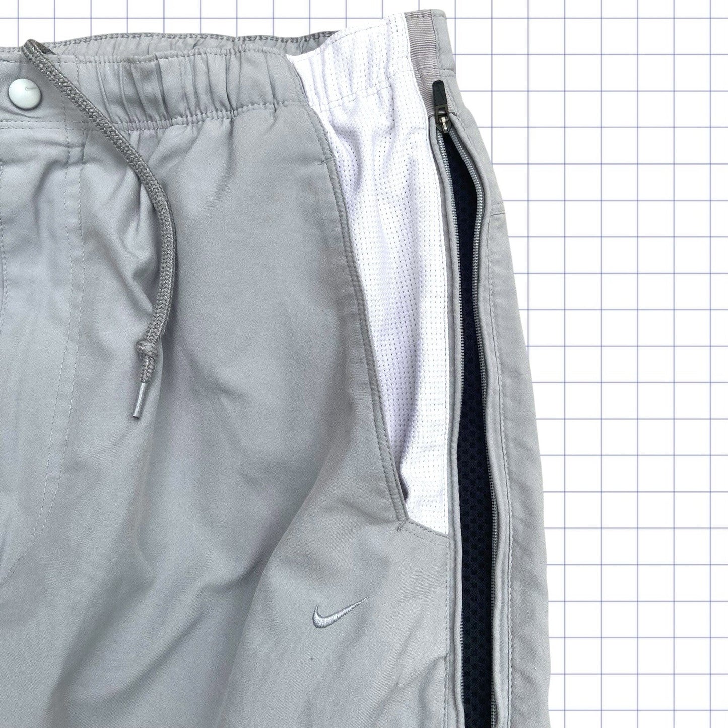 Early 2000s Technical Nike Shorts - M