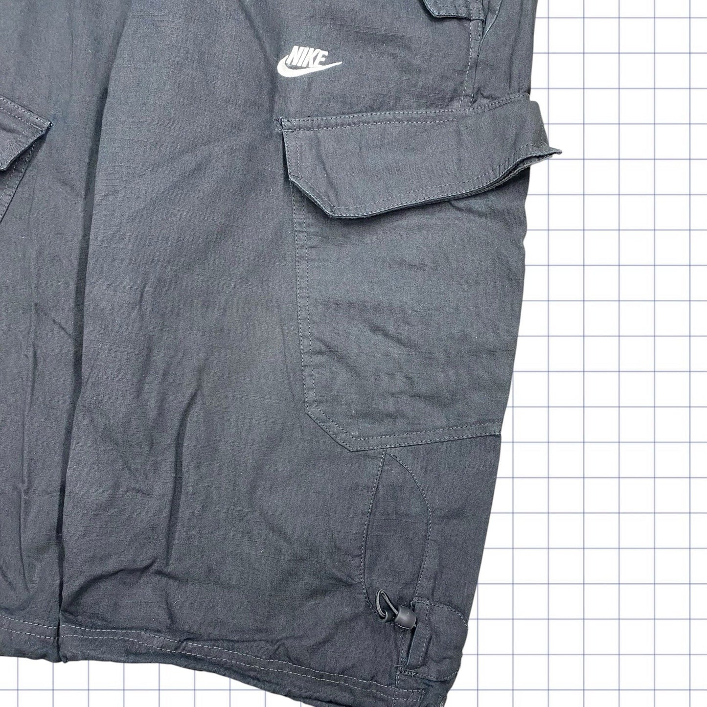 Early 2000s Nike 3/4th Shorts - 38W