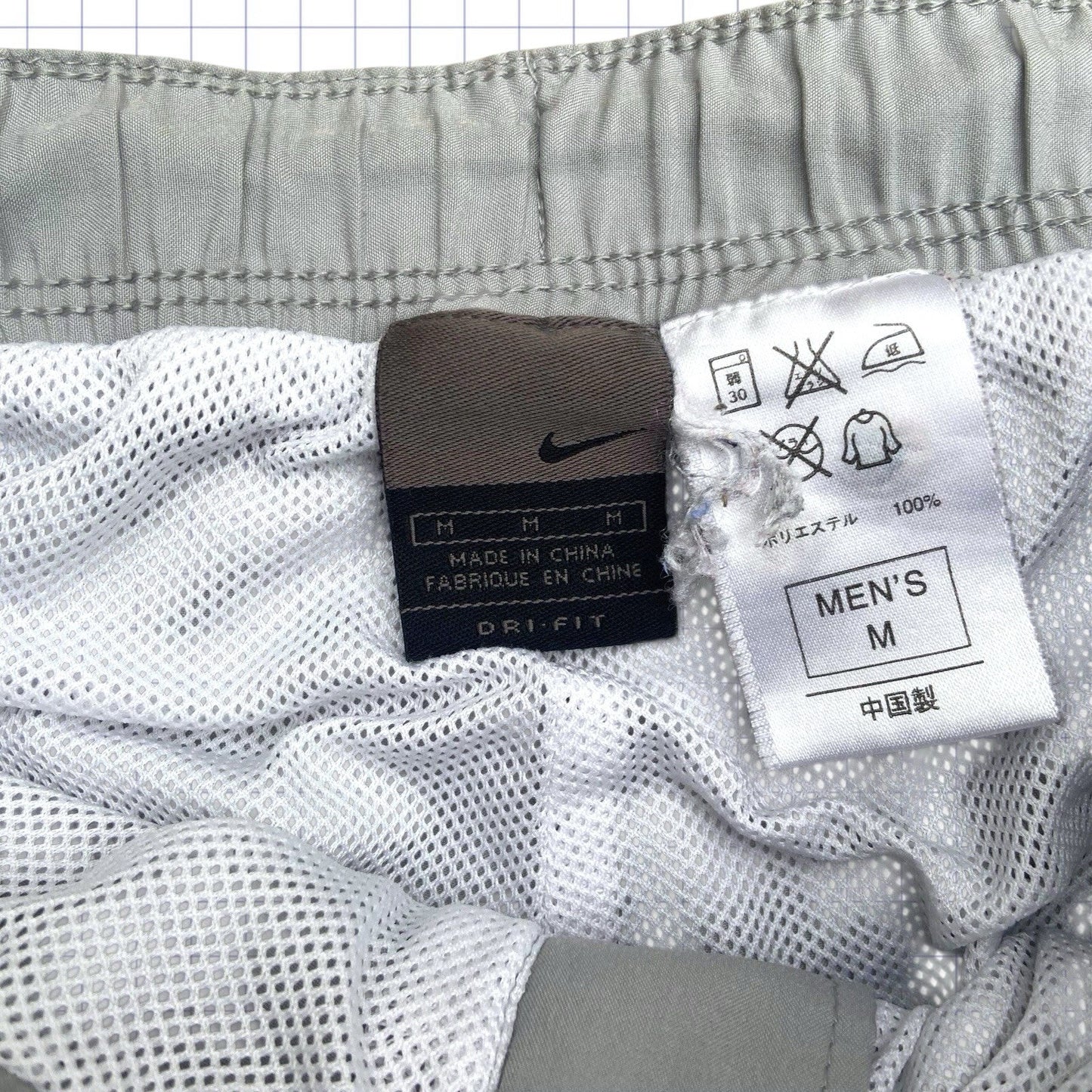 Early 2000s Technical Nike Shorts - M