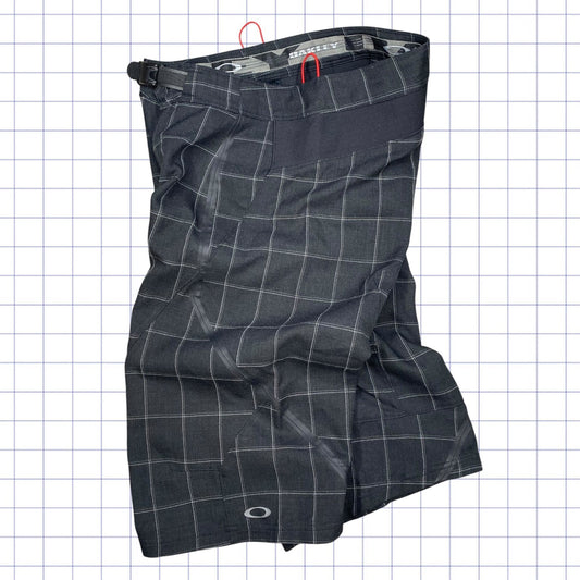 Oakley Gridded Shorts - 32W