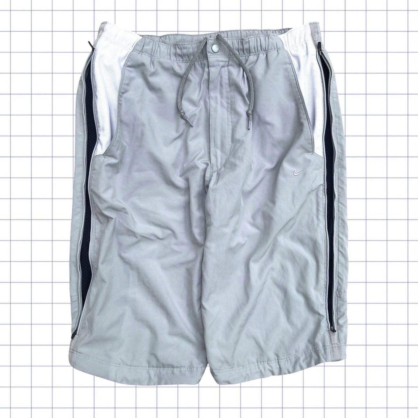 Early 2000s Technical Nike Shorts - M
