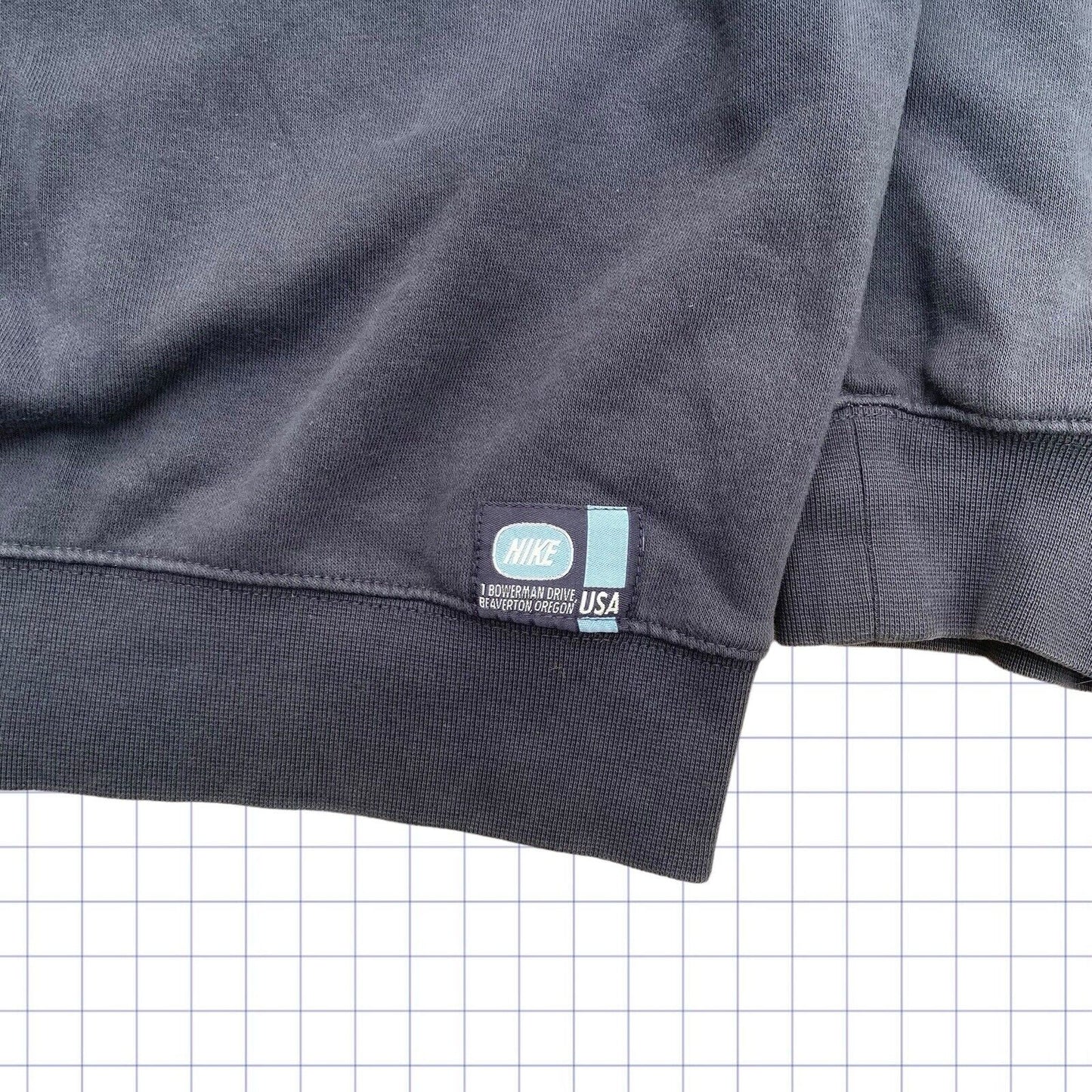 Early 2000s Nike Jumper - L