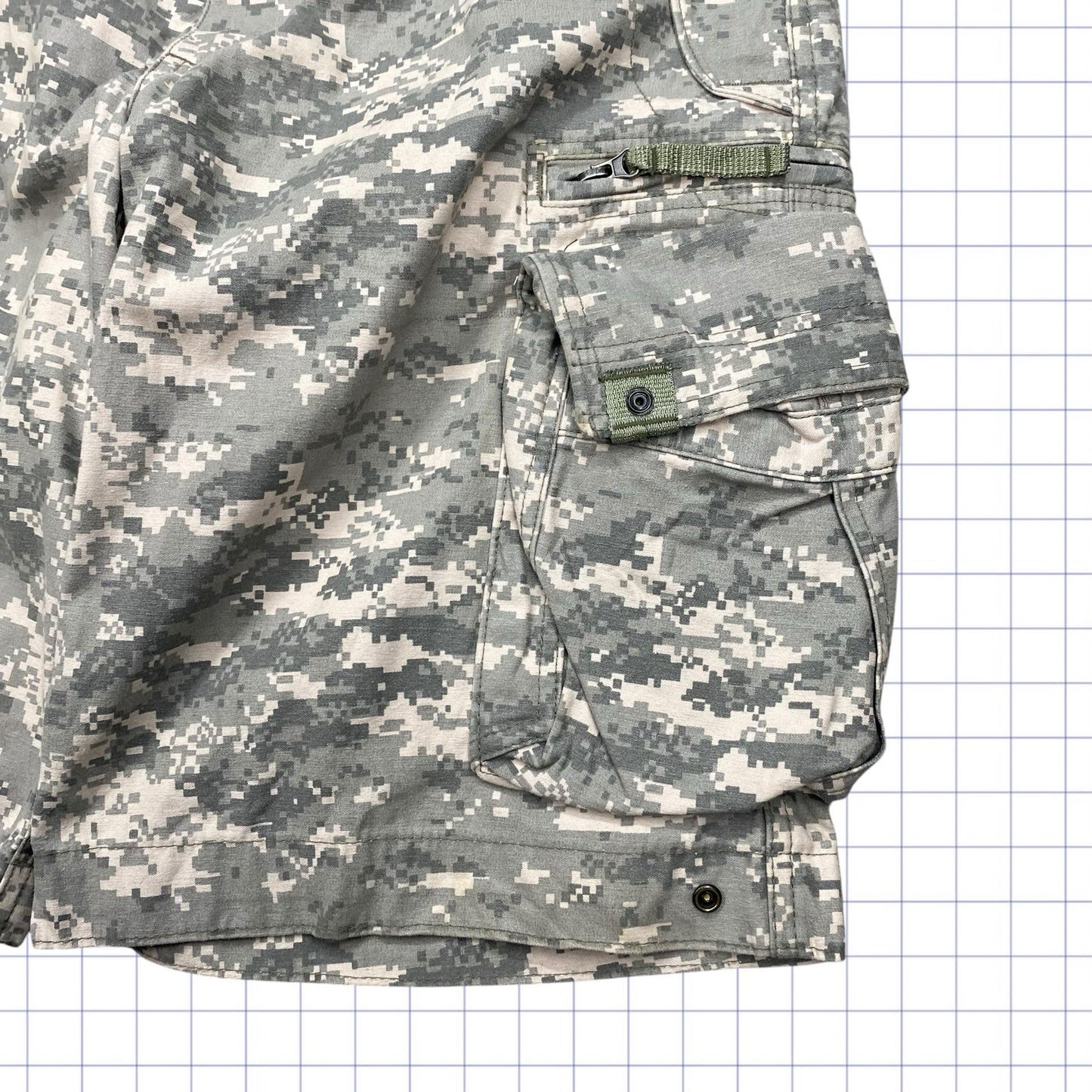 Surfwear Style Camo Cargo Shorts - 34W