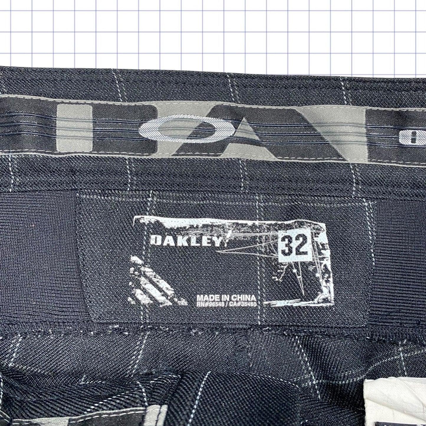Oakley Gridded Shorts - 32W
