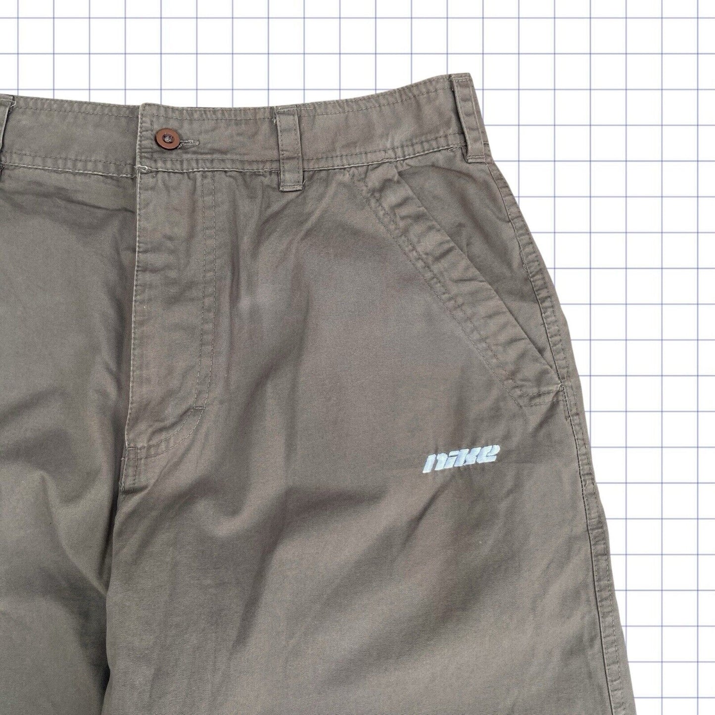 Early 2000s Nike Shorts - 32W