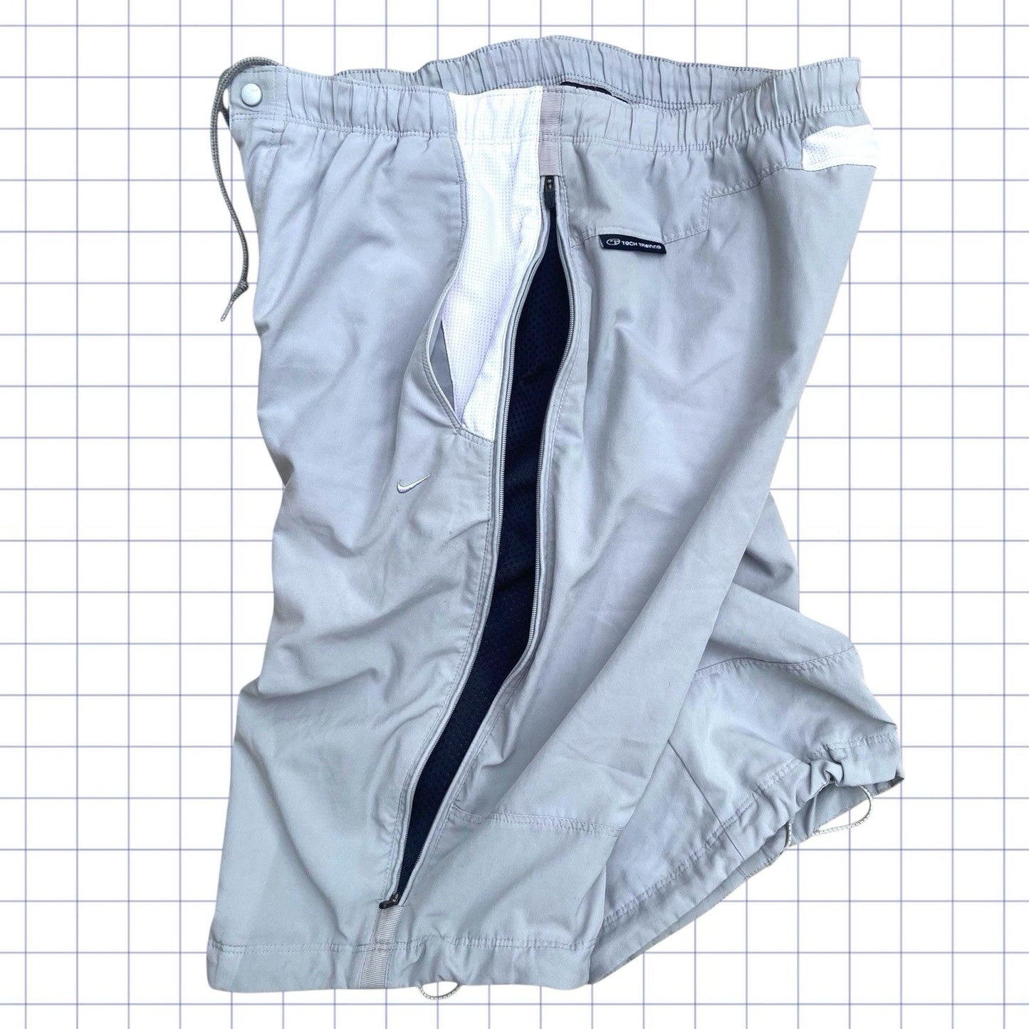 Early 2000s Technical Nike Shorts - M