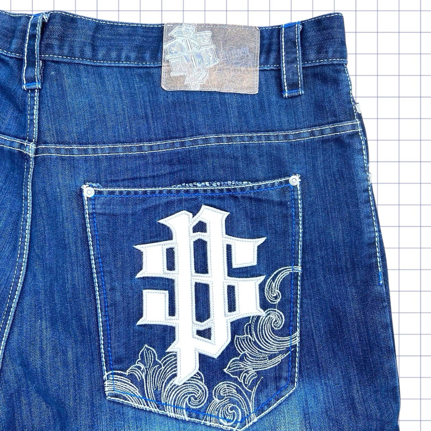 Vintage Southpole Back Pocket Graphic Jorts - 41W