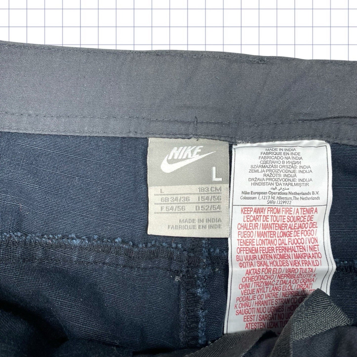 Early 2000s Nike 3/4th Shorts - 38W
