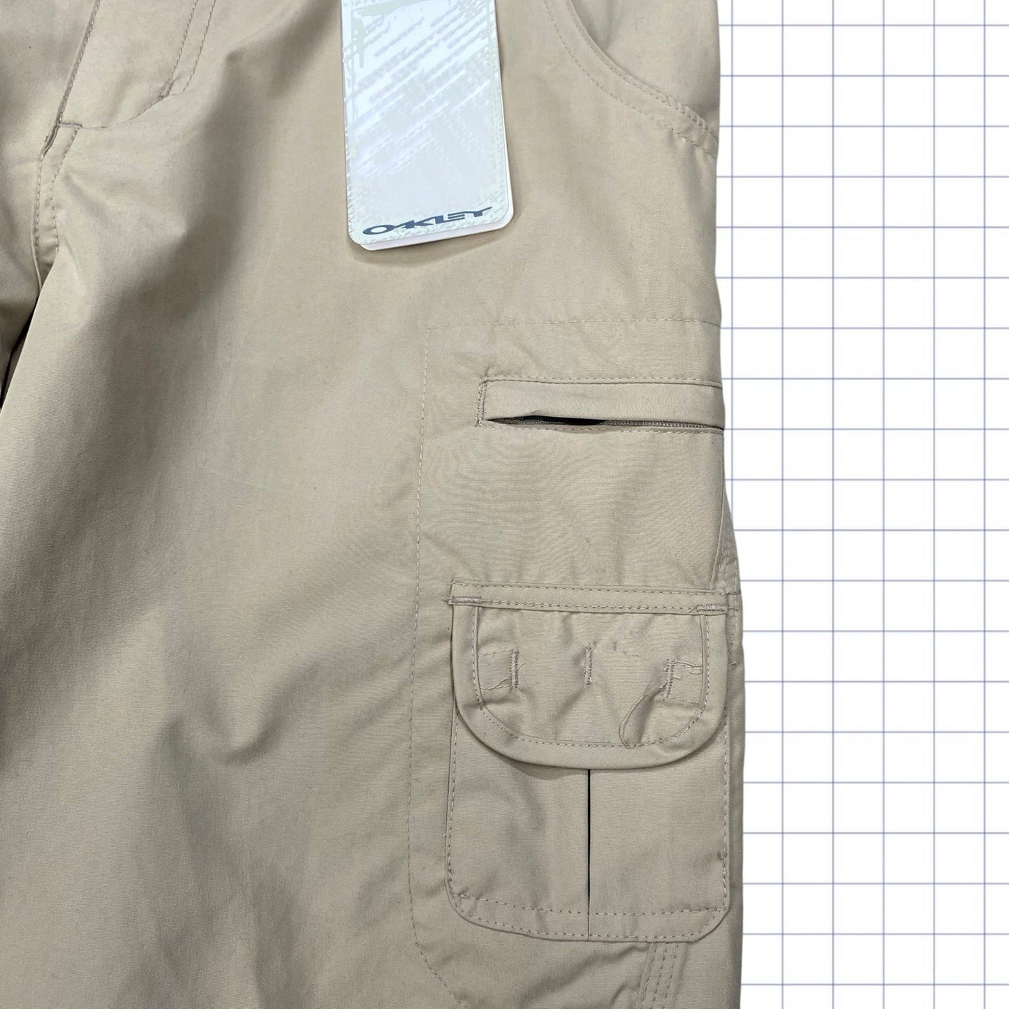 Early 2000s Oakley Multi Pocket Shorts - 31W