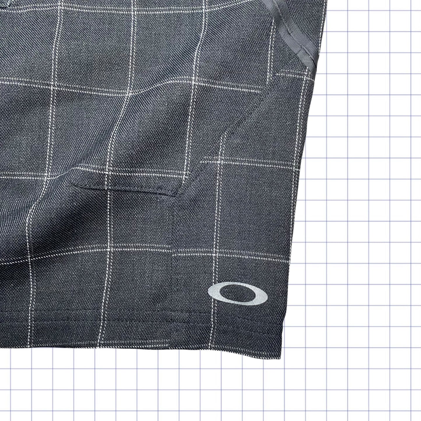 Oakley Gridded Shorts - 32W