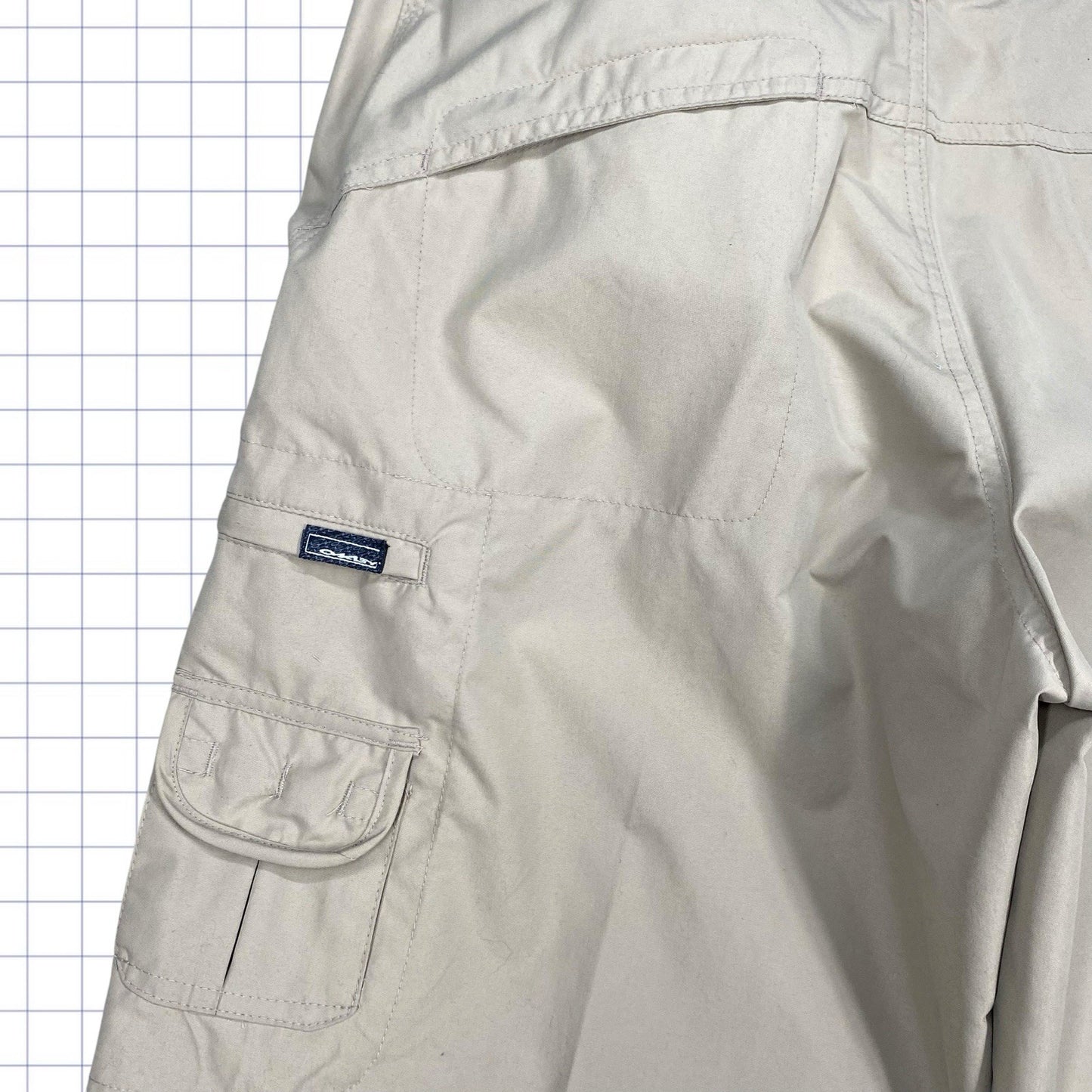 Early 2000s Oakley Multi Pocket Shorts - 31W